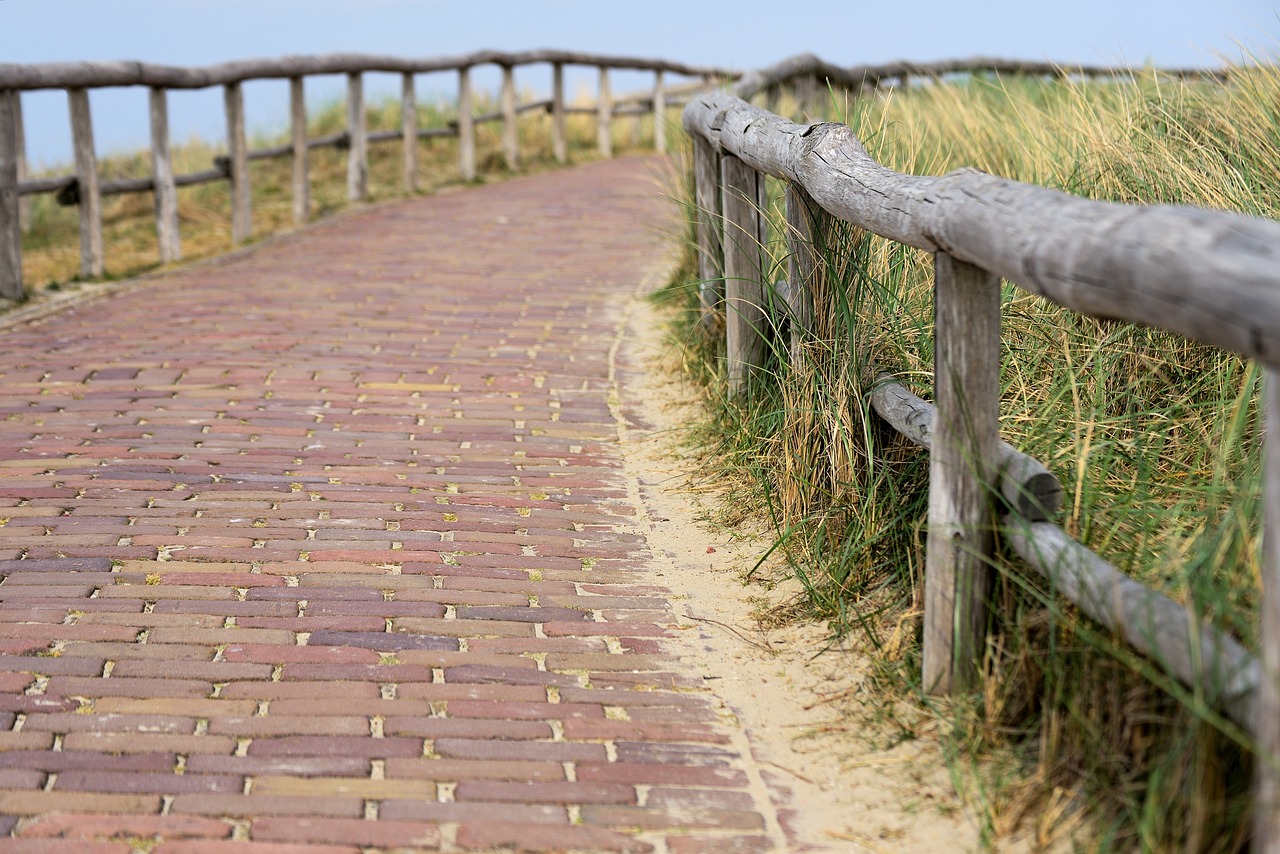 Bij Werken op de Wadden geloven we dat iedereen een kans verdient om dit avontuur te beleven. Of je nu jong bent en een zomerbaantje zoekt of op zoek bent naar een lange termijn uitdaging, er is altijd iets te vinden.